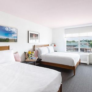 Premier Queen Room