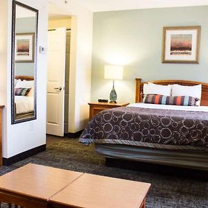 One-Bedroom Queen Suite