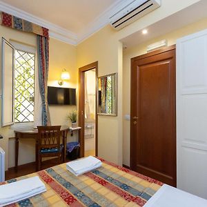 Small King Studio