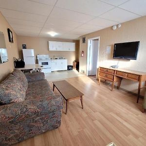 Deluxe Studio