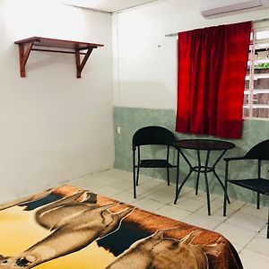 Budget King Room