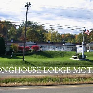 Longhouse Lodge Motel