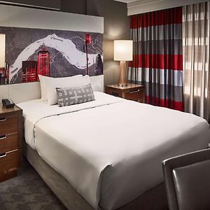 Petite Queen Room