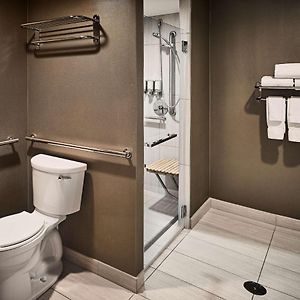 Deluxe  King Room Hearing accessible