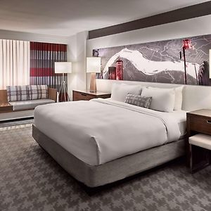 Deluxe  King Room Hearing accessible