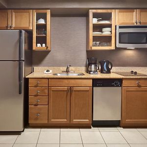 One-Bedroom Queen Suite
