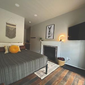 Deluxe Queen Studio