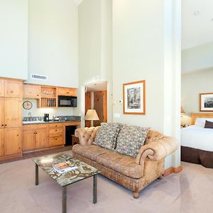 One-Bedroom King Suite