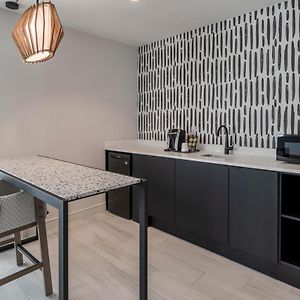 One-Bedroom King Suite