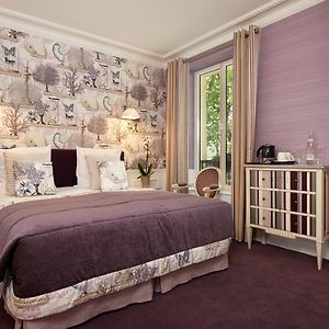 Connecting Room