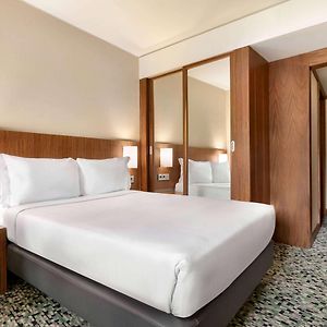Queen Room Mobility accessible