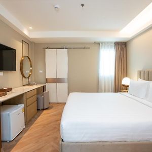 Pool Side Room