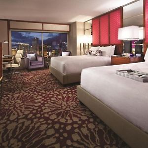 Grand Queen Room