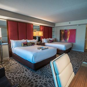 Grand Queen Room