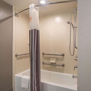 Queen Room Mobility accessible