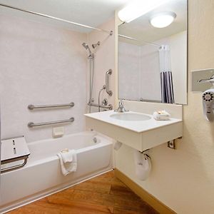 King Room Mobility or hearing accessible