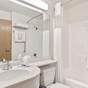 Deluxe  Queen Room Disability Access