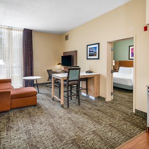 One-Bedroom Queen Suite