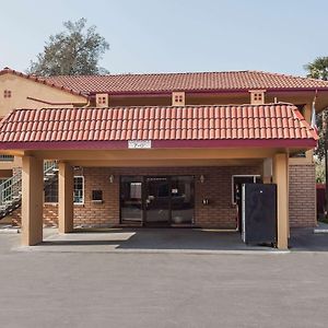Super 8 By Wyndham Visalia