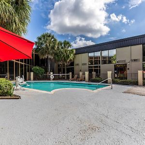 Red Roof Inn Plus & Suites Houston - Iah Airport Sw