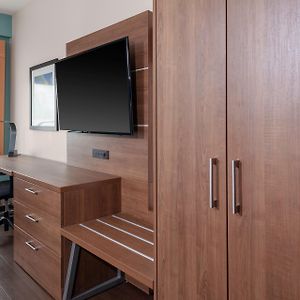 King Room Mobility or hearing accessible