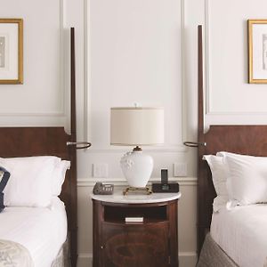 Premier Queen Room