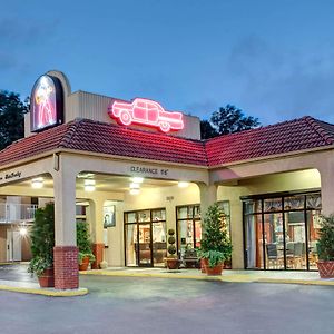 Days Inn By Wyndham Memphis At Graceland