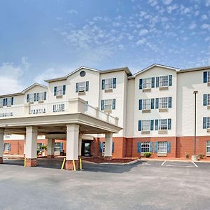 Super 8 By Wyndham Louisville/Expo Center