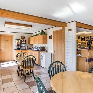 Rodeway Inn Pronghorn Lodge