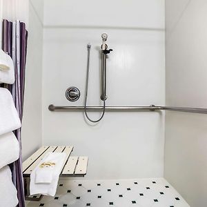 King Room Mobility or hearing accessible