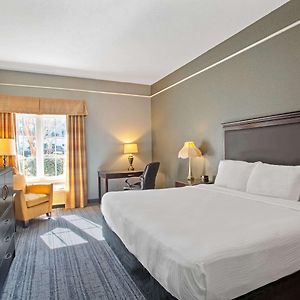 Queen Room Mobility accessible
