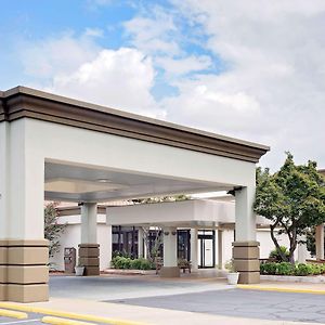 Days Inn By Wyndham Montgomery Near Aum