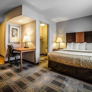 Efficiency Queen Room Mobility accessible