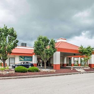 Quality Inn & Suites Kansas City I-435N Near Sports Complex