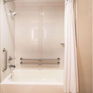 One-Bedroom King Suite Mobility accessible