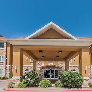 Days Inn & Suites By Wyndham Cleburne Tx