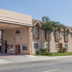 Super 8 By Wyndham Bakersfield South Ca