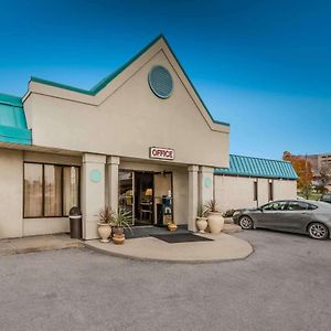 Econo Lodge Altoona I-99