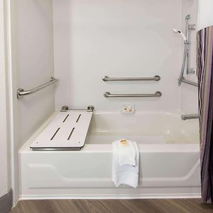 King Room Mobility or hearing accessible