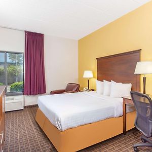 Queen Room Mobility accessible