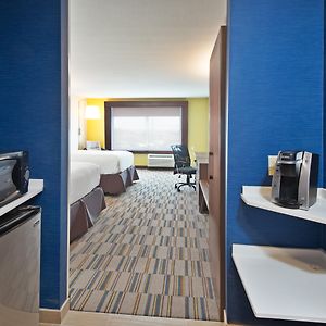 Standard Queen Room Hearing accessible