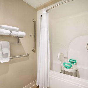Queen Room Mobility accessible