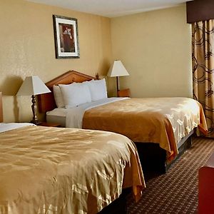 Standard Queen Room Mobility accessible