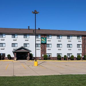 Quality Inn & Suites Bloomington I-55 And I-74