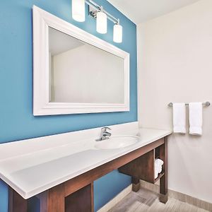 Queen Room Mobility accessible