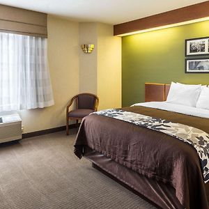 Queen Room Mobility accessible