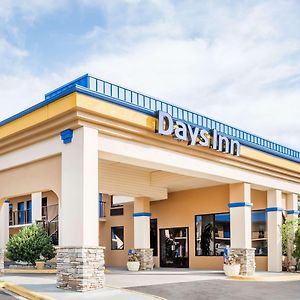 Days Inn By Wyndham Hendersonville