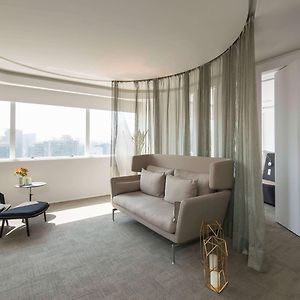 Design Upper Floors King Suite