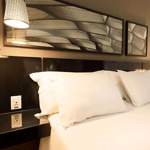 Deluxe Queen Suite