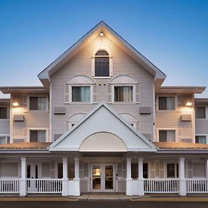 Travelodge Suites By Wyndham Moncton